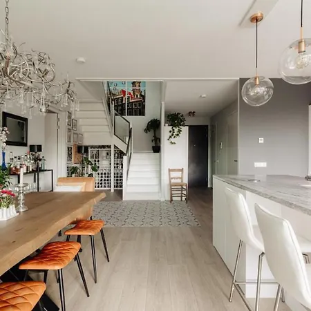 Modern And Cozy In The Heart Of Apartment